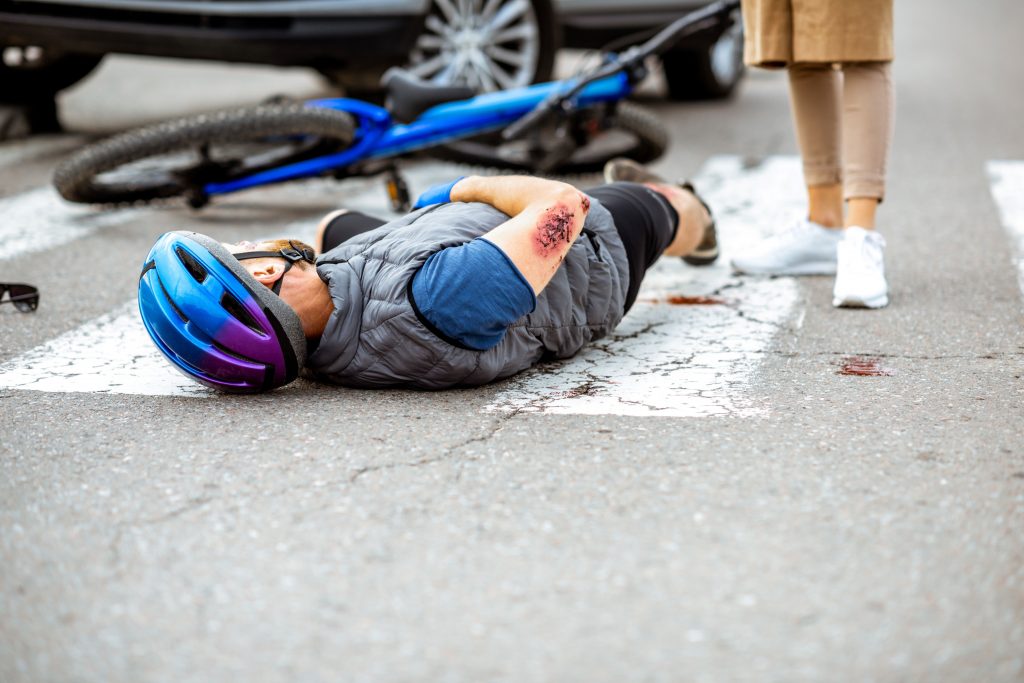 Recupera lo que te pertenece: El trabajo de un abogado de lesiones personales en casos de accidentes de bicicleta